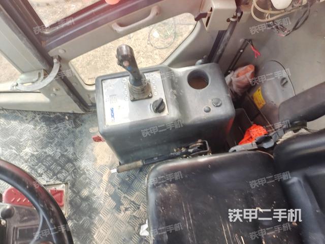 駕駛室側(cè)向上照全景（壓路機(jī)駕駛室）