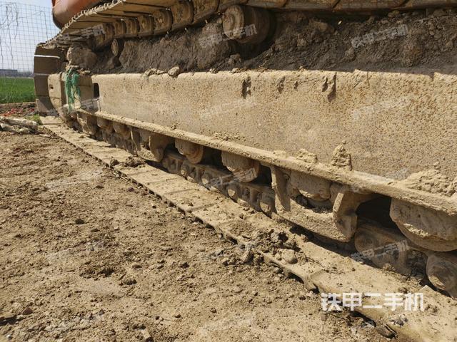 左驅(qū)動輪（行走機構(gòu)）