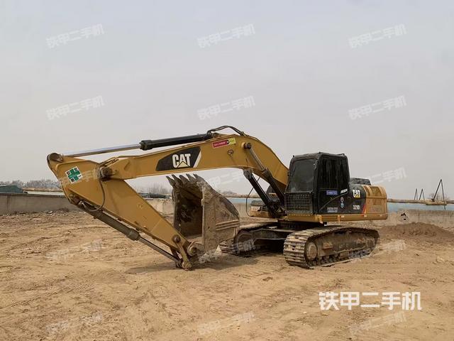 駕駛室頂部(整機(jī)外觀) 駕駛室頂部(整機(jī)外觀)