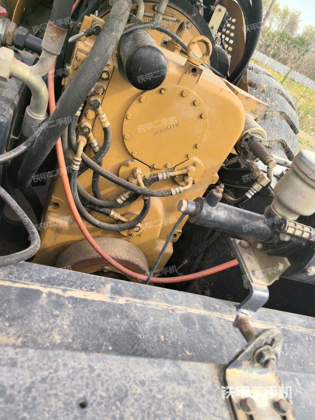 發(fā)動(dòng)機(jī)左側(cè)全景（壓路機(jī)發(fā)動(dòng)機(jī)艙）