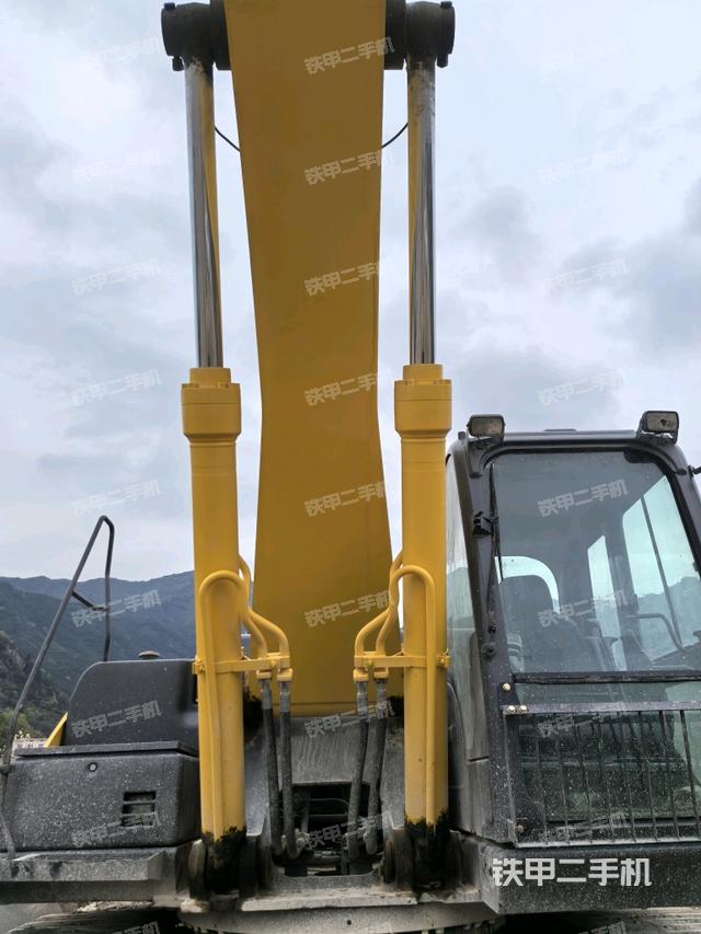 大臂油缸整體?豎拍（工作和回轉(zhuǎn)裝置）