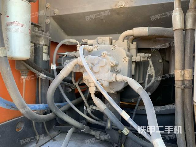 液壓泵艙室正面整體(整機(jī)外觀) 液壓泵艙室正面整體(整機(jī)外觀)