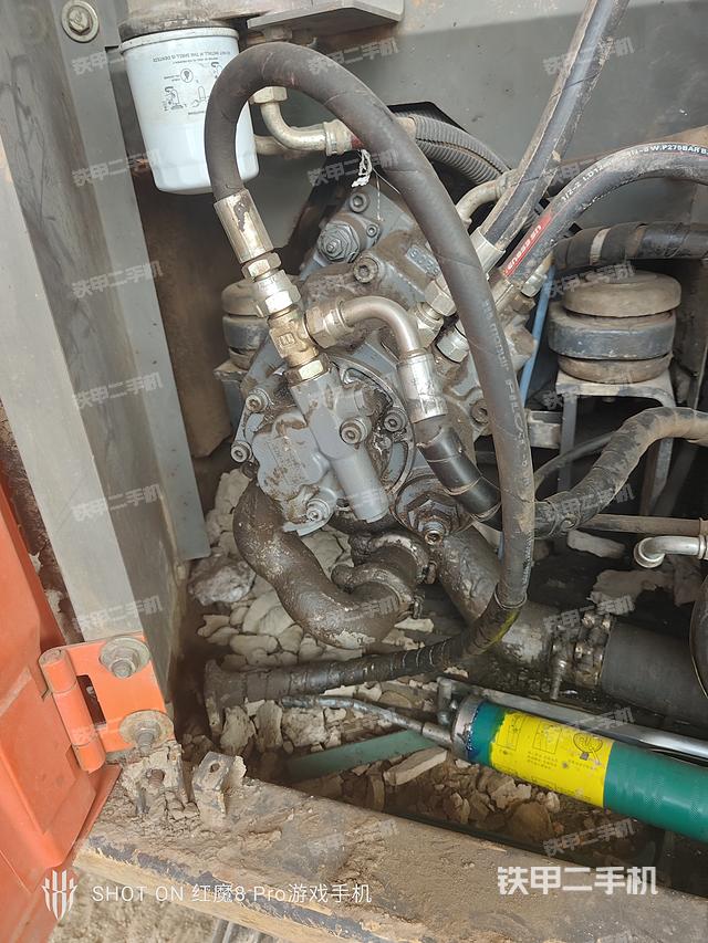 液壓泵艙室正面整體(整機(jī)外觀) 液壓泵艙室正面整體(整機(jī)外觀)