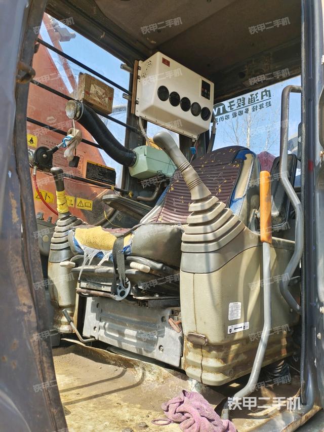 駕駛室左后45度(駕駛室部分) 駕駛室左后45度(駕駛室部分)