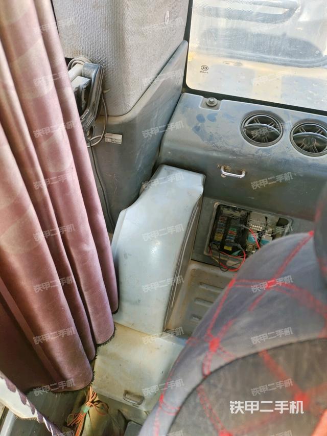 后窗玻璃角标（驾驶室部分）