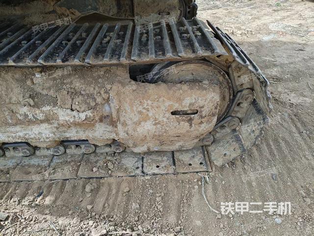 單側(cè)履帶整體(整機外觀) 單側(cè)履帶整體(整機外觀)