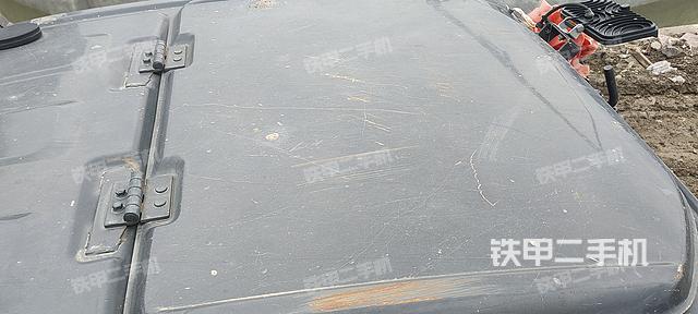 驾驶室顶部（整机外观）