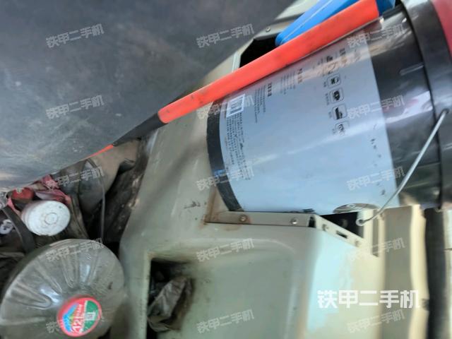 行走控制手柄和踏板?俯拍(駕駛室部分) 行走控制手柄和踏板?俯拍(駕駛室部分)