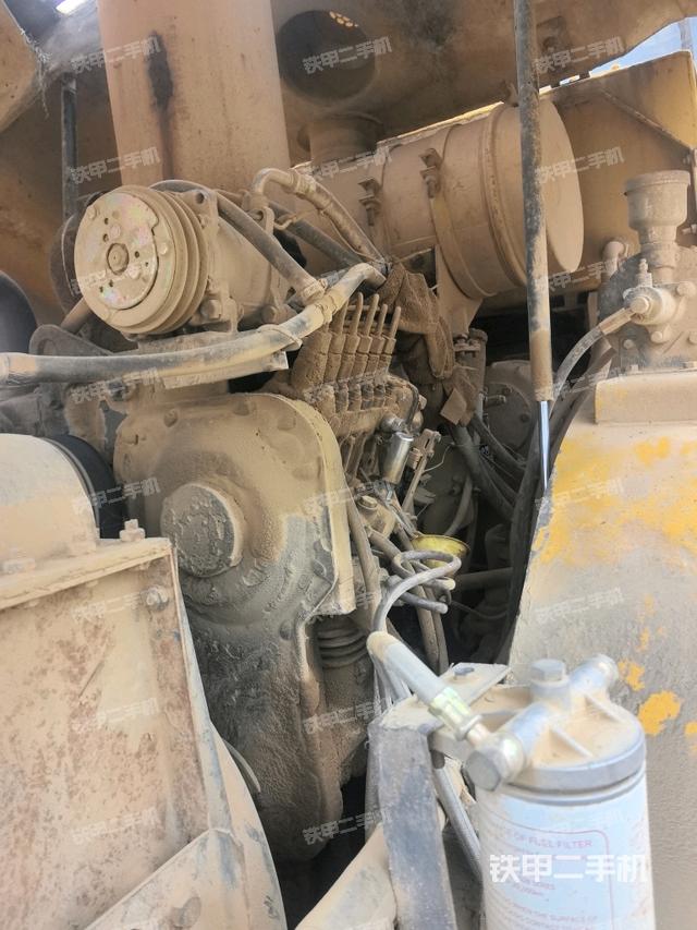 發(fā)動機(jī)左側(cè)全景（壓路機(jī)發(fā)動機(jī)艙）