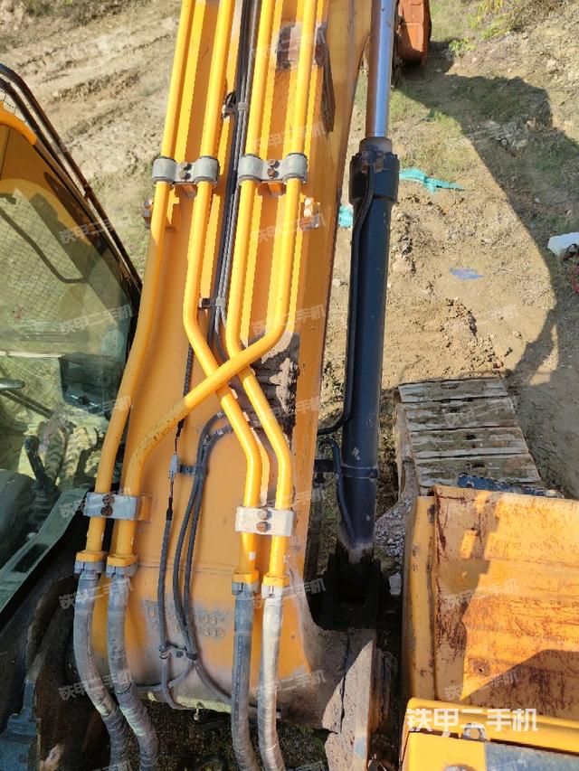 大臂背部俯視（工作和回轉(zhuǎn)裝置）