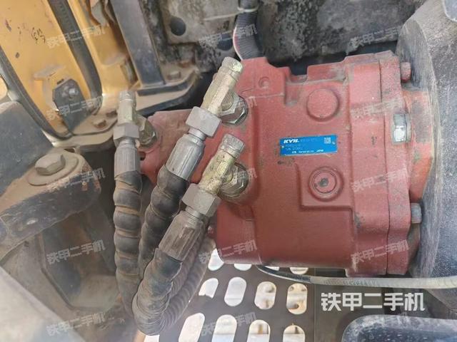 液壓泵艙室正面整體(整機(jī)外觀) 液壓泵艙室正面整體(整機(jī)外觀)