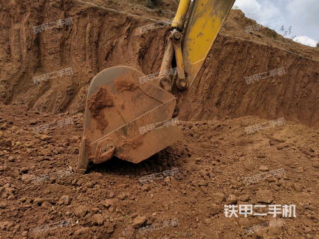 小臂整体右前(工作和回转装置) 小臂整体右前(工作和回转装置)