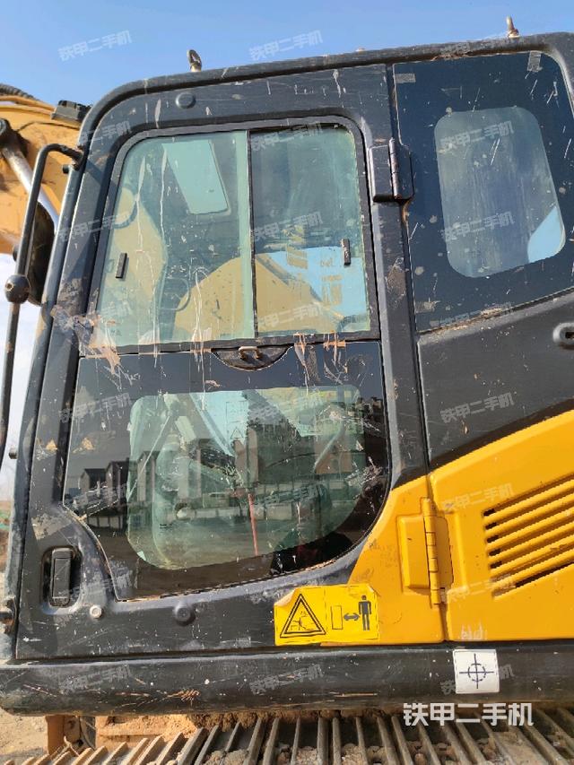 駕駛室正側(cè)（駕駛室部分）