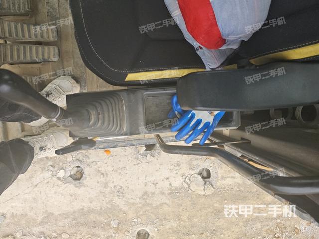 座椅右側(cè)控制臺(tái)/鑰匙門/油門/含右手柄（駕駛室部分）