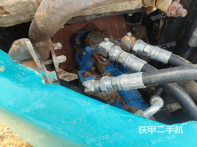 液壓泵艙室正面整體(整機(jī)外觀) 液壓泵艙室正面整體(整機(jī)外觀)