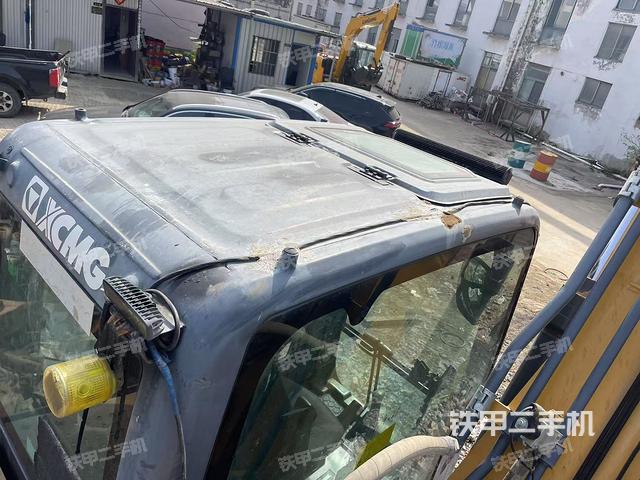 駕駛室頂部(整機(jī)外觀) 駕駛室頂部(整機(jī)外觀)