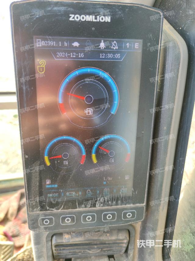 显示屏 (驾驶室部分) 显示屏 (驾驶室部分)