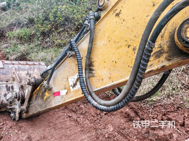 小臂整體左后(工作和回轉(zhuǎn)裝置) 小臂整體左后(工作和回轉(zhuǎn)裝置)