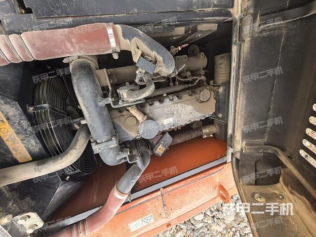 發(fā)動(dòng)機(jī)室（上車(chē)部件）