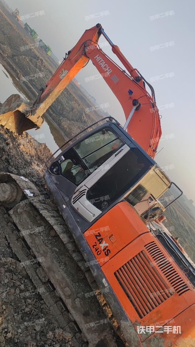 駕駛室整體(整機外觀) 駕駛室整體(整機外觀)