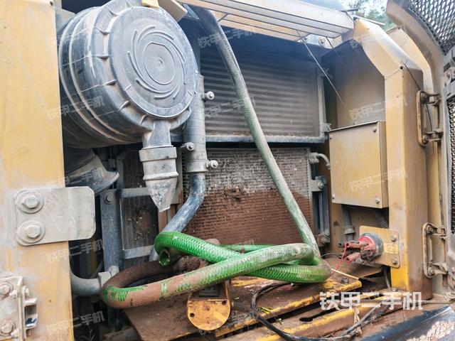 散熱器正面(大件艙室) 散熱器正面(大件艙室)