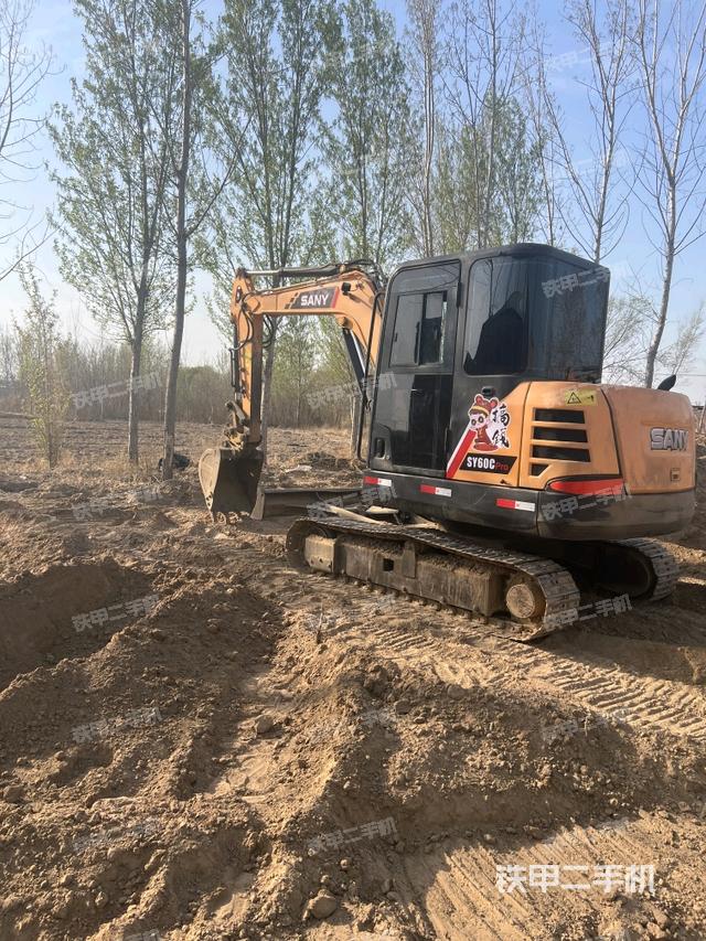 駕駛室整體(整機外觀) 駕駛室整體(整機外觀)