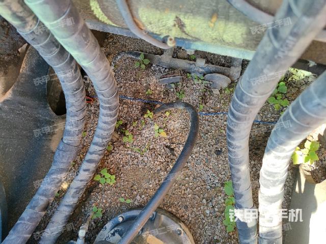 中央回轉(zhuǎn)接頭特寫（上車部件）