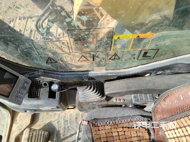 座椅右側(cè)控制臺(tái)/鑰匙門/油門/含右手柄（駕駛室部分）