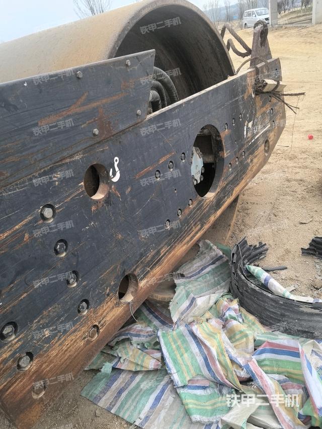 前車架正右側(cè)（壓路機(jī)前后車架）