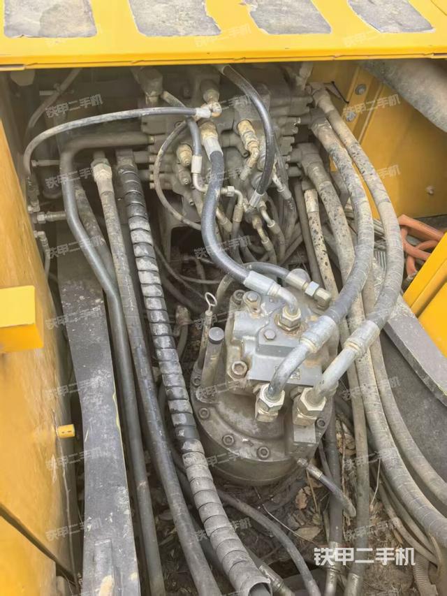 回轉(zhuǎn)馬達和主控閥（整機外觀）