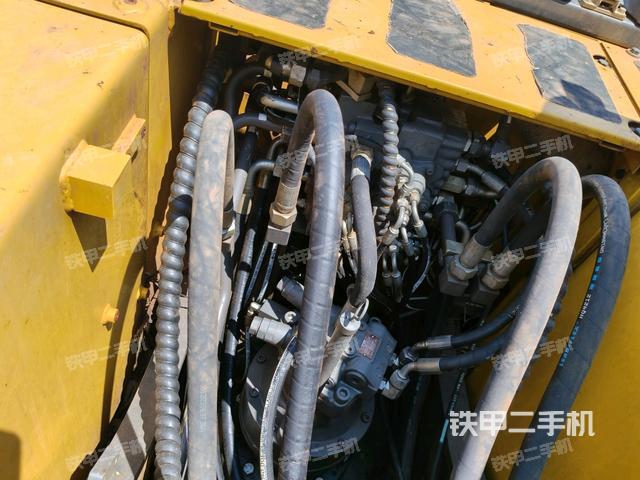 回轉馬達和主控閥（整機外觀）