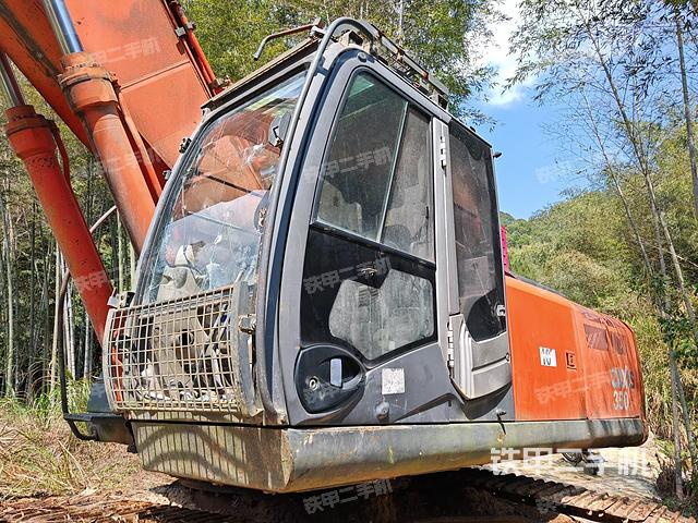 駕駛室整體（整機(jī)外觀）