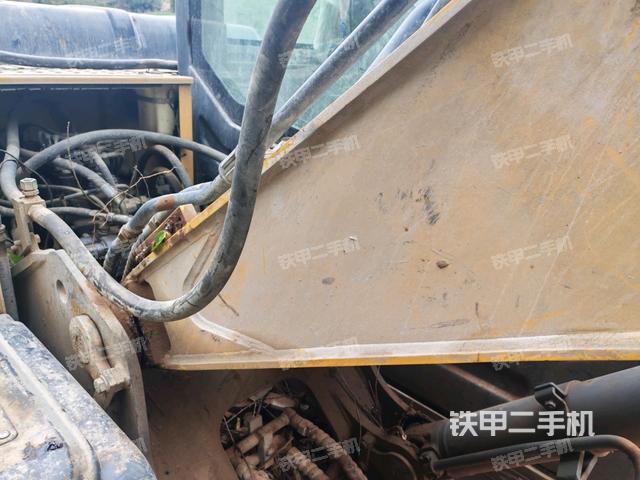 大臂根部?斜視(工作和回轉(zhuǎn)裝置) 大臂根部?斜視(工作和回轉(zhuǎn)裝置)