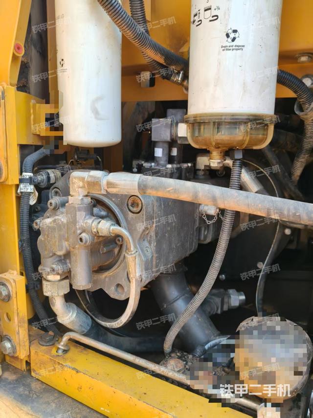 液壓泵艙室正面整體(整機(jī)外觀) 液壓泵艙室正面整體(整機(jī)外觀)