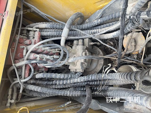 回转马达和主控阀（整机外观）