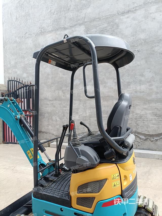 驾驶室顶部（整机外观）