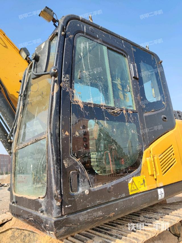 駕駛室左前45度（駕駛室部分）