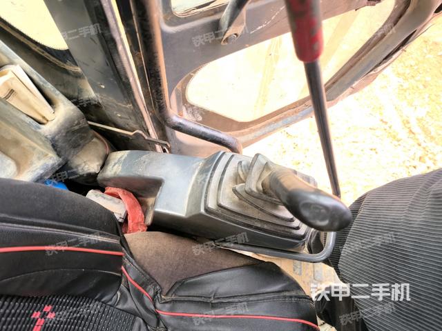 座椅右側(cè)控制臺(tái)/鑰匙門/油門/含右手柄（駕駛室部分）