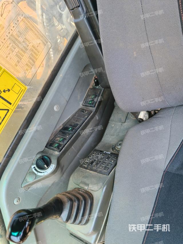 駕駛室整體（整機外觀）