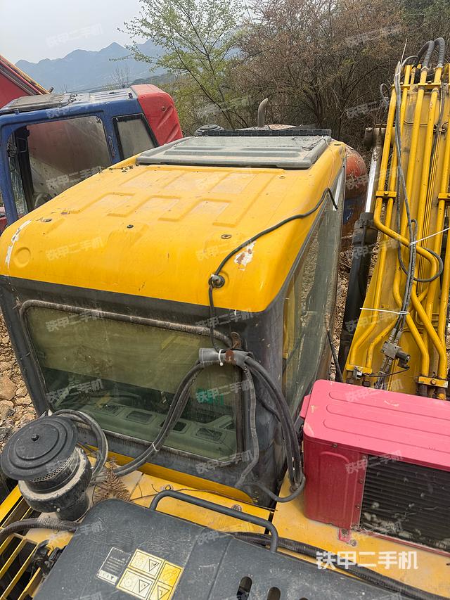 驾驶室顶部（整机外观）