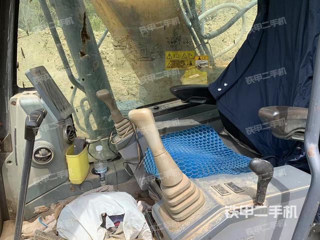 駕駛室整體(整機(jī)外觀) 駕駛室整體(整機(jī)外觀)