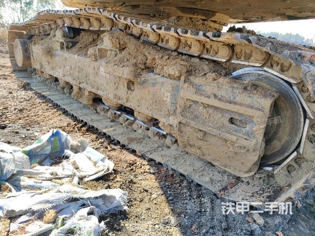 右侧履带整体(行走机构) 右侧履带整体(行走机构)