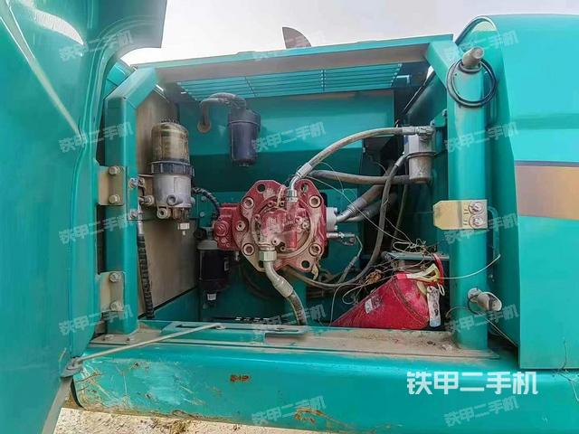 液壓泵艙室正面整體（整機(jī)外觀）