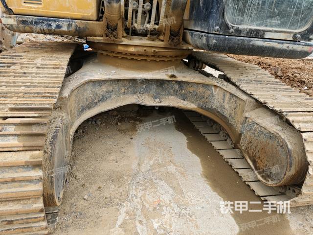 轉(zhuǎn)盤和下車架正前（工作和回轉(zhuǎn)裝置）