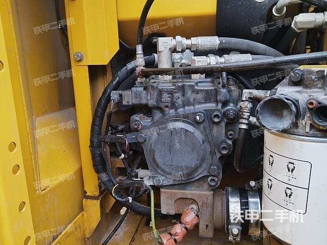 液壓泵艙室正面整體(整機(jī)外觀) 液壓泵艙室正面整體(整機(jī)外觀)