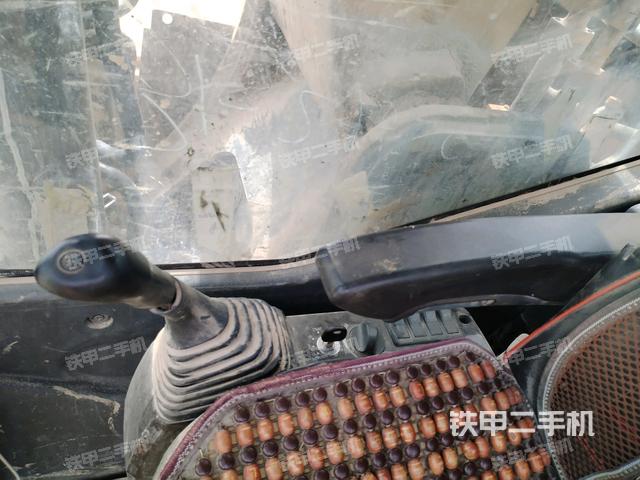 座椅右側(cè)控制臺(tái)/鑰匙門/油門/含右手柄（駕駛室部分）