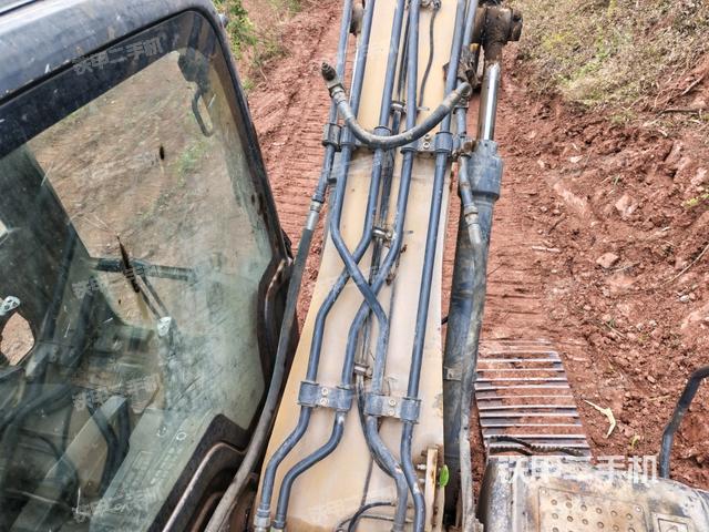 大臂背部俯視(工作和回轉(zhuǎn)裝置) 大臂背部俯視(工作和回轉(zhuǎn)裝置)