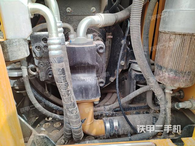 液壓泵艙室正面整體(整機(jī)外觀) 液壓泵艙室正面整體(整機(jī)外觀)