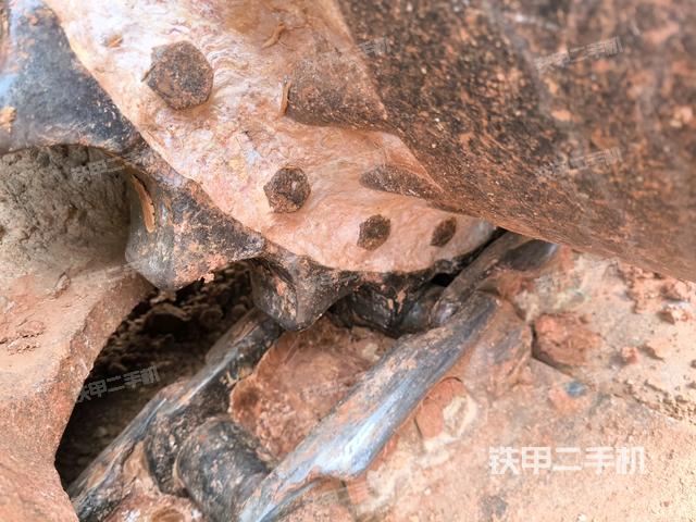 左导向轮(行走机构) 左导向轮(行走机构)