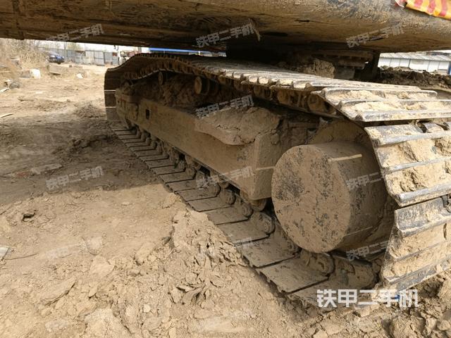 單側(cè)履帶整體(整機外觀) 單側(cè)履帶整體(整機外觀)